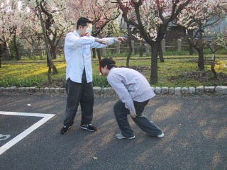 ����~�x��H